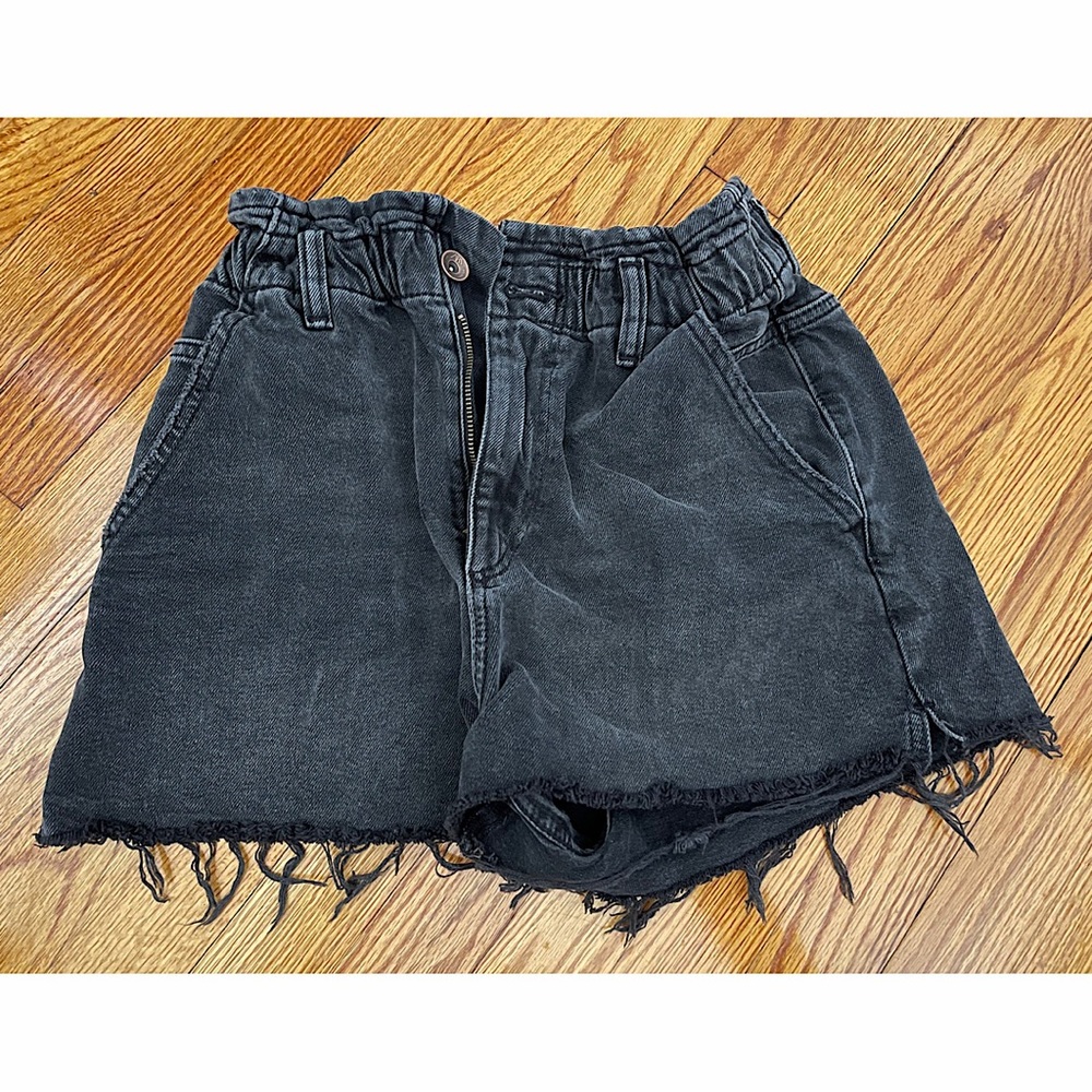 High waisted shorts with elastic band